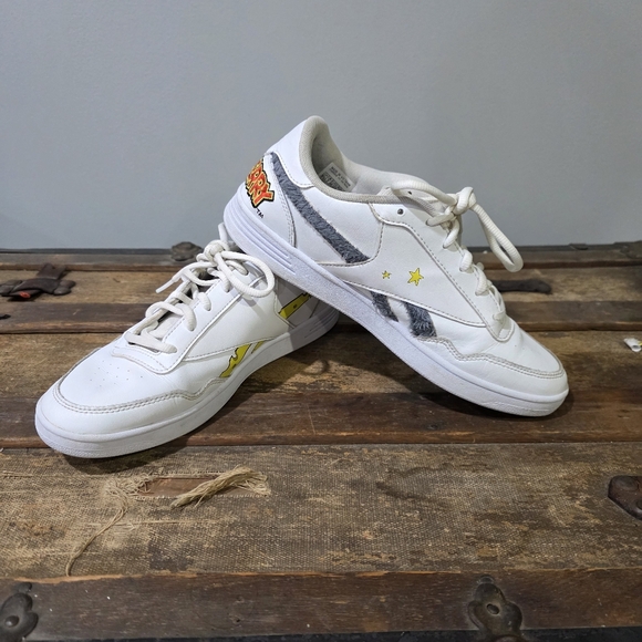 Reebok Other - Reebok Limited Edition White Tom & Jerry Club MEMT Fur & Cheese Sneakers. 9.5